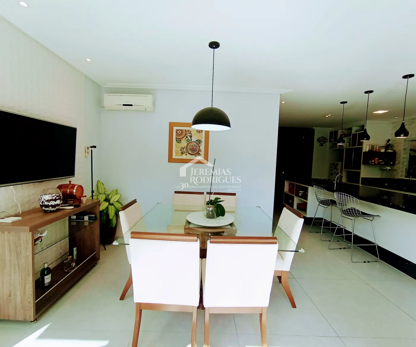 Casa à venda com 4 suítes no Condomínio Altos da Serra VI em São José dos Campos/SP