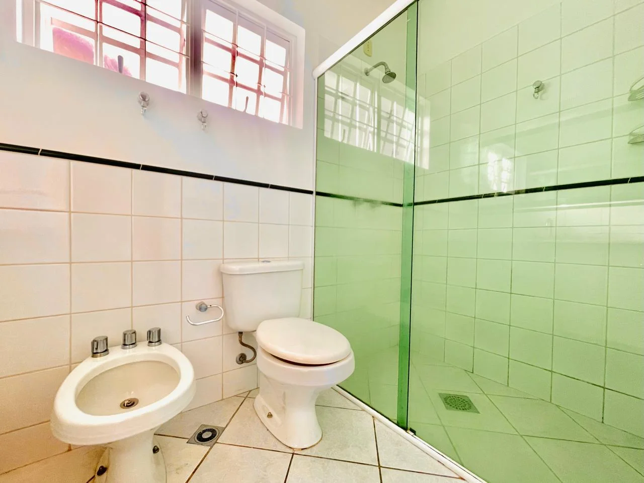 Casa com 3 dormitórios á venda no Condomínio Taubaté Village em Taubaté/SP.