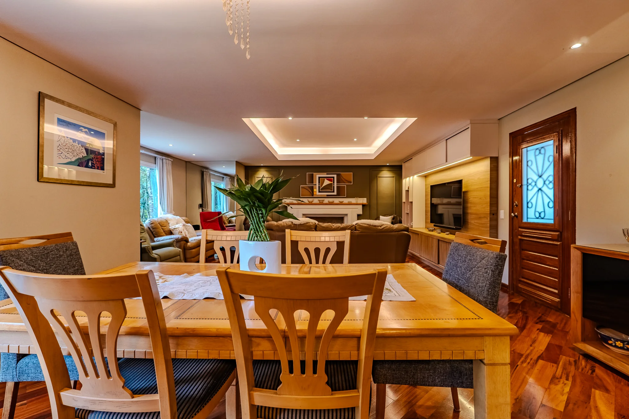 Casa à venda com 4 suítes no Parque Pedra do Baú em Campos do Jordão/SP. 