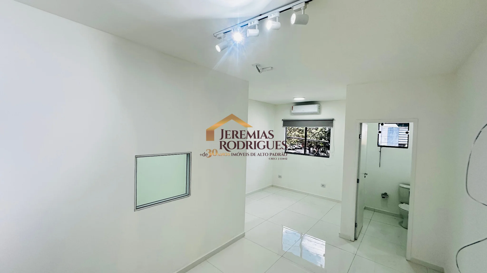 3 Salas comerciais para locação no bairro São Benedito em Pindamonhangaba/SP.