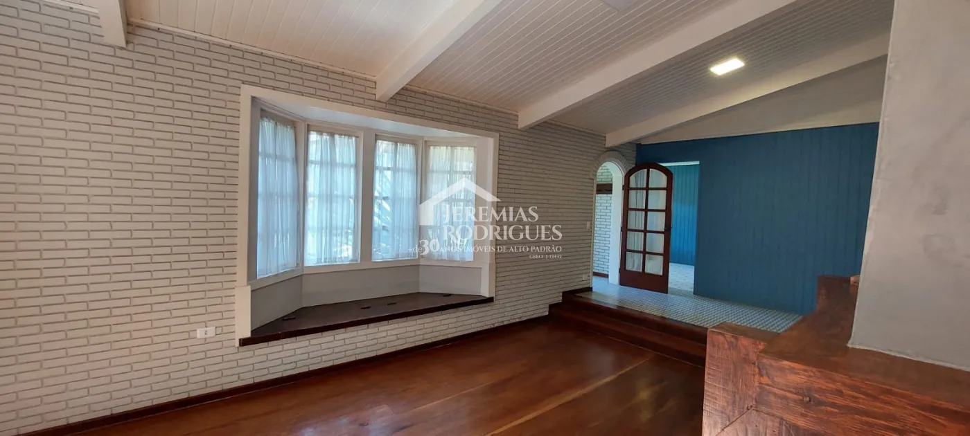 Casa com 3 dormitórios no Bairro Capivari - Campos do Jordão/SP