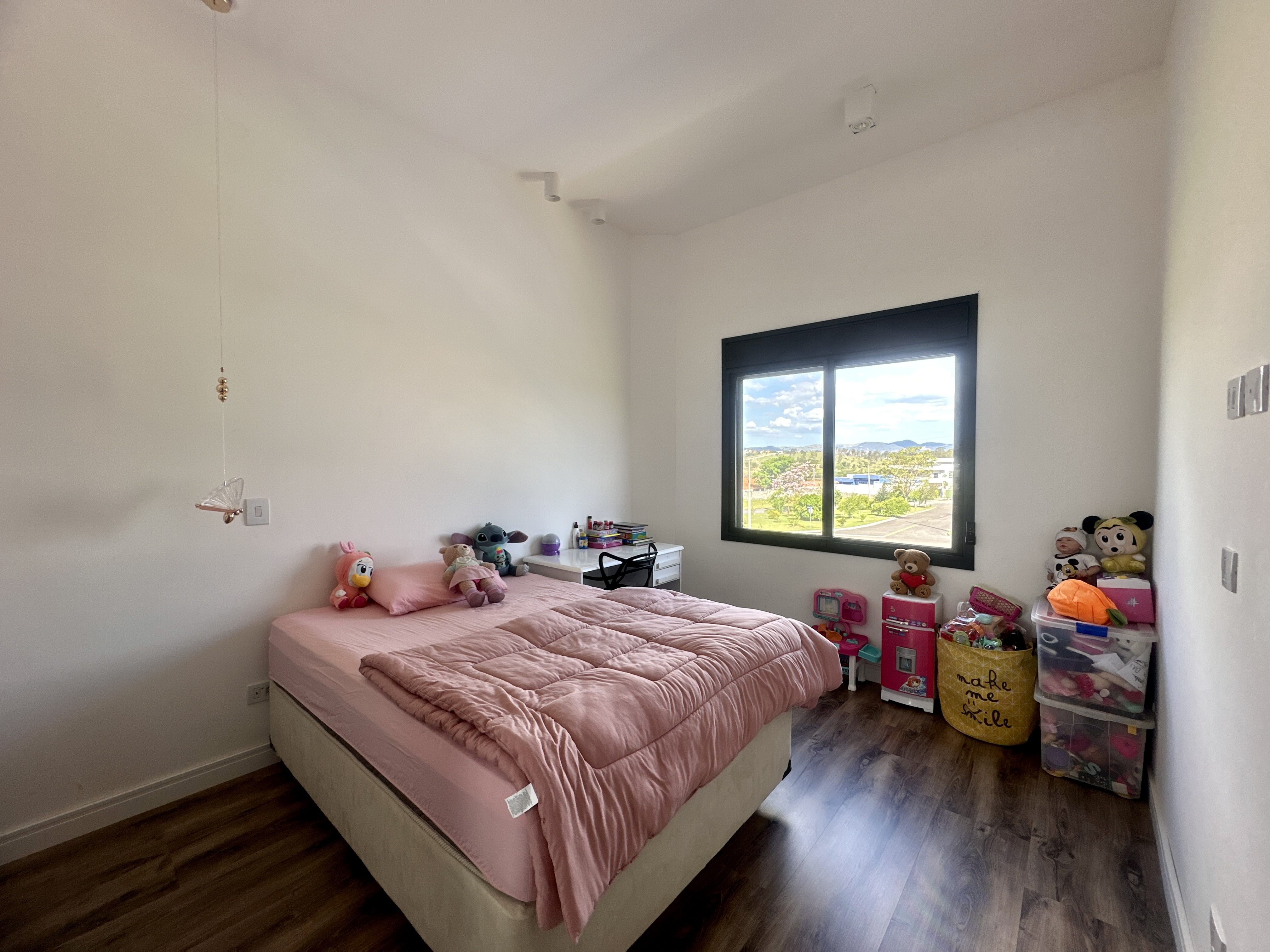 Casa à venda com 4 dormitórios no Condomínio Bella Vitta em Caçapava/SP.