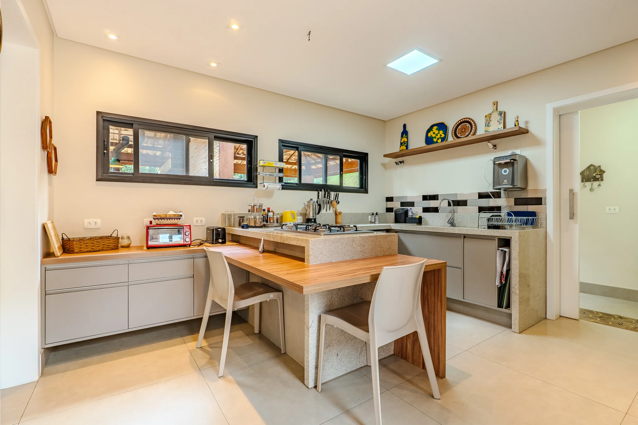 Casa à venda com 4 suítes no Residencial Santo Antônio em Santo Antônio do Pinhal/SP.