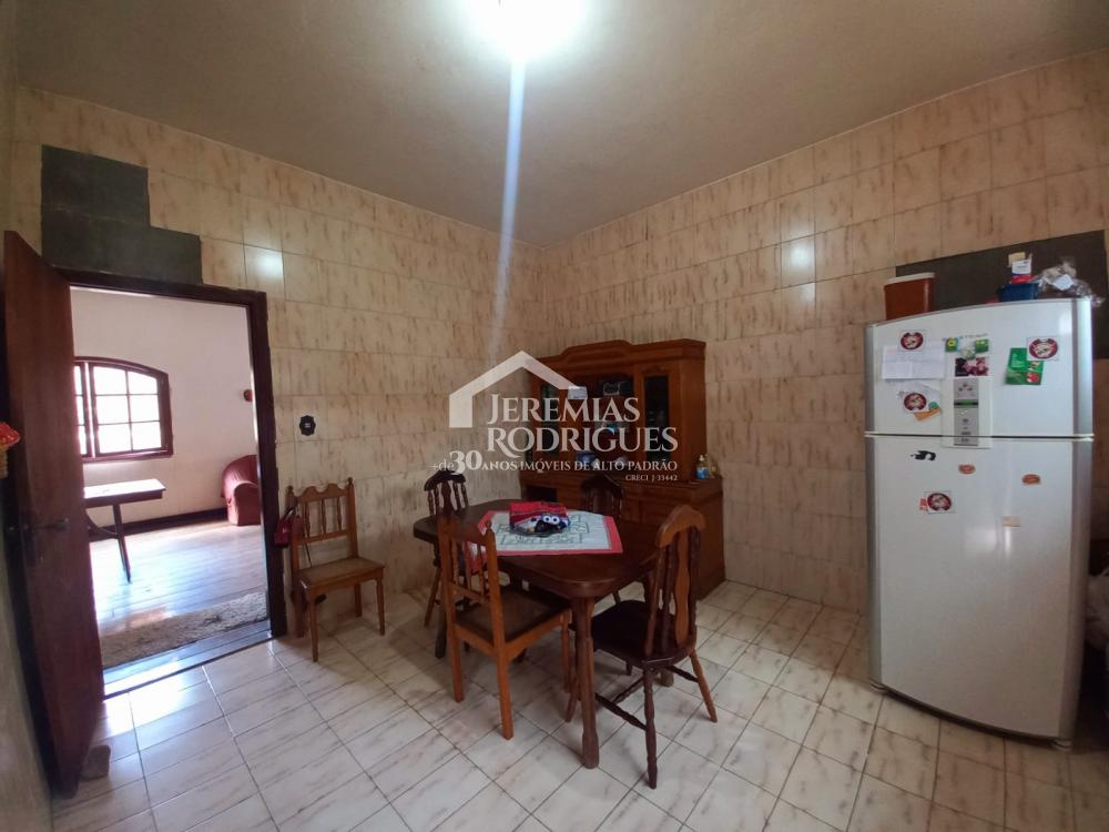 Espetacular casa térrea com piscina, quintal amplo e ótima localização - Pindamonhangaba/SP