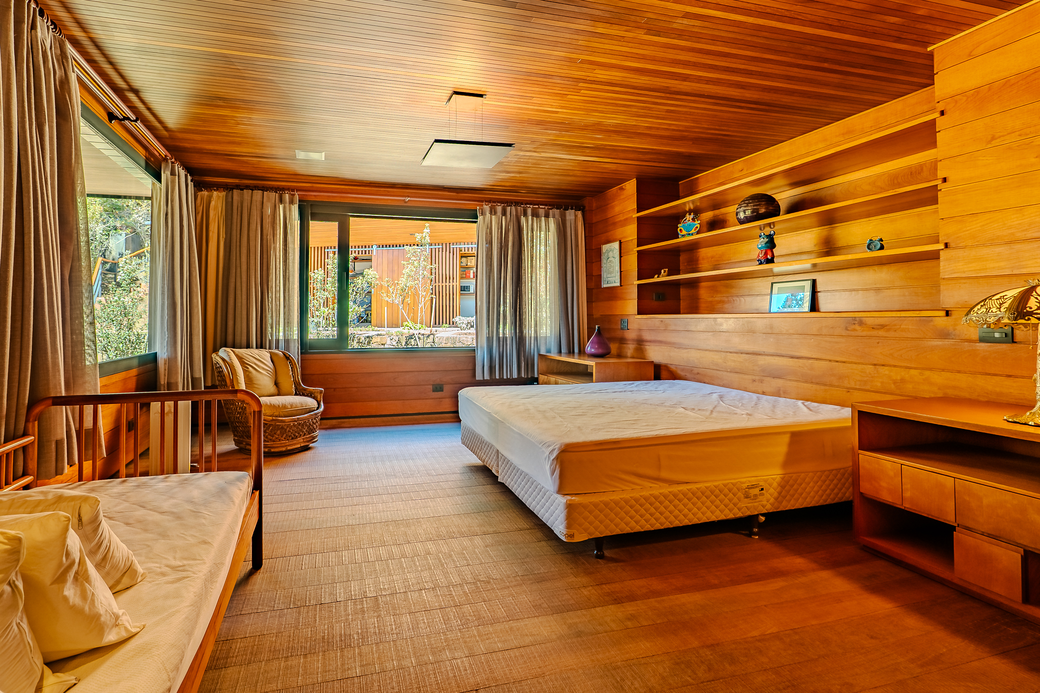 Mansão à venda com 7 suítes no Condomínio Vila Simonsen em Campos do Jordão/SP.