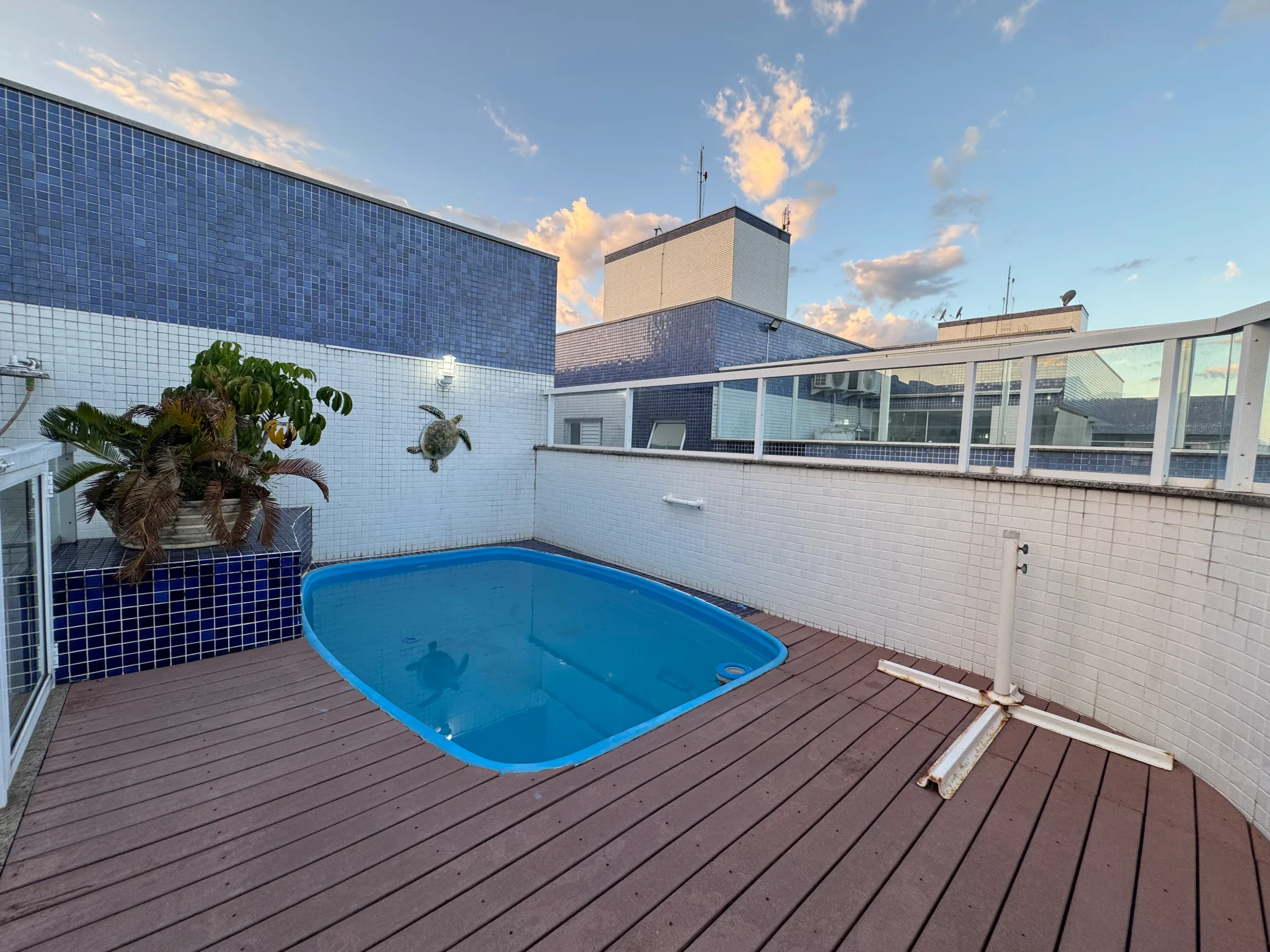 Cobertura à venda com 3 suítes no Condomínio Polignano A Maré em Ubatuba/SP.  