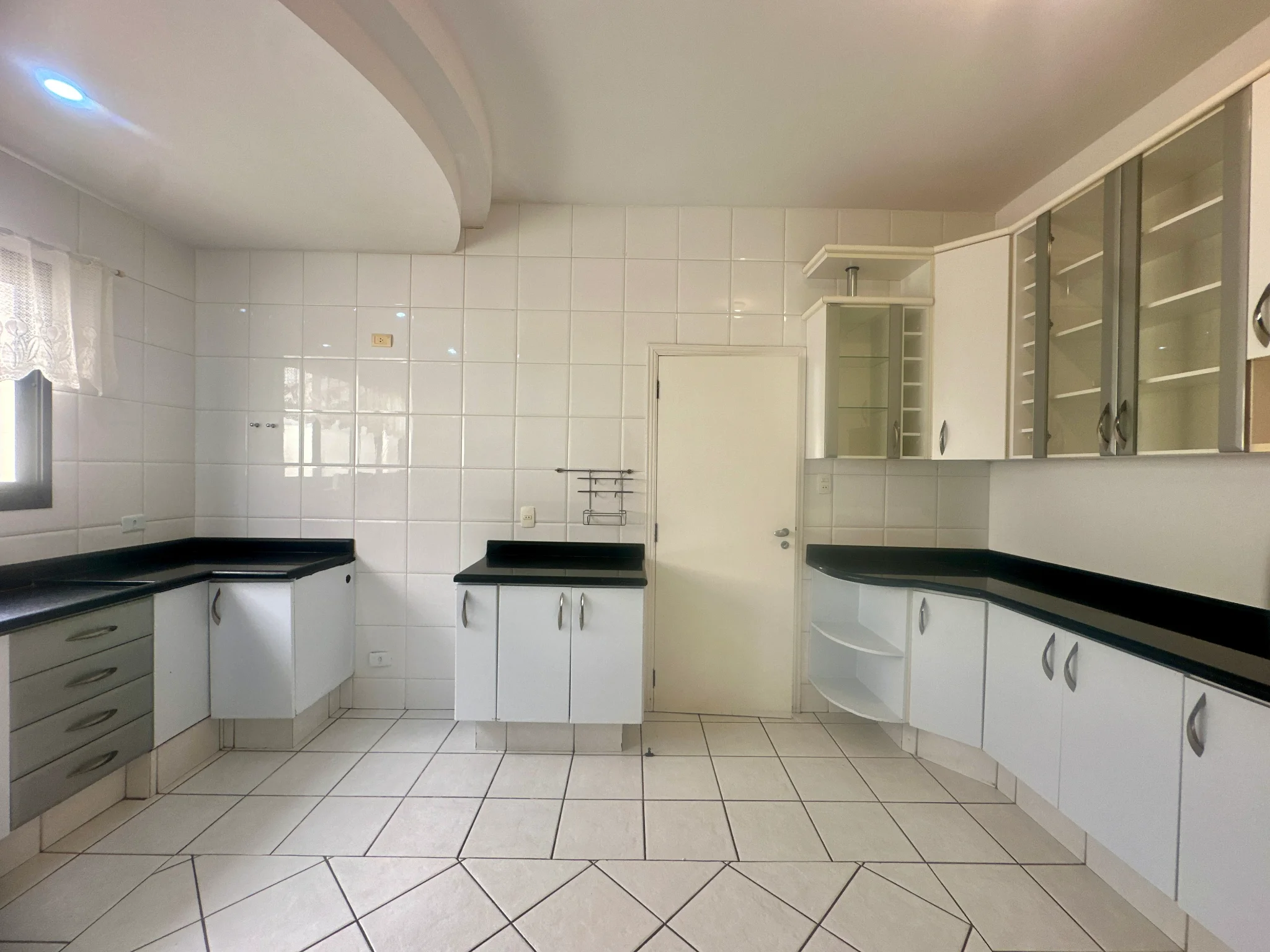 Casa para venda e locação no Condomínio Taubaté Village em Taubaté/SP.