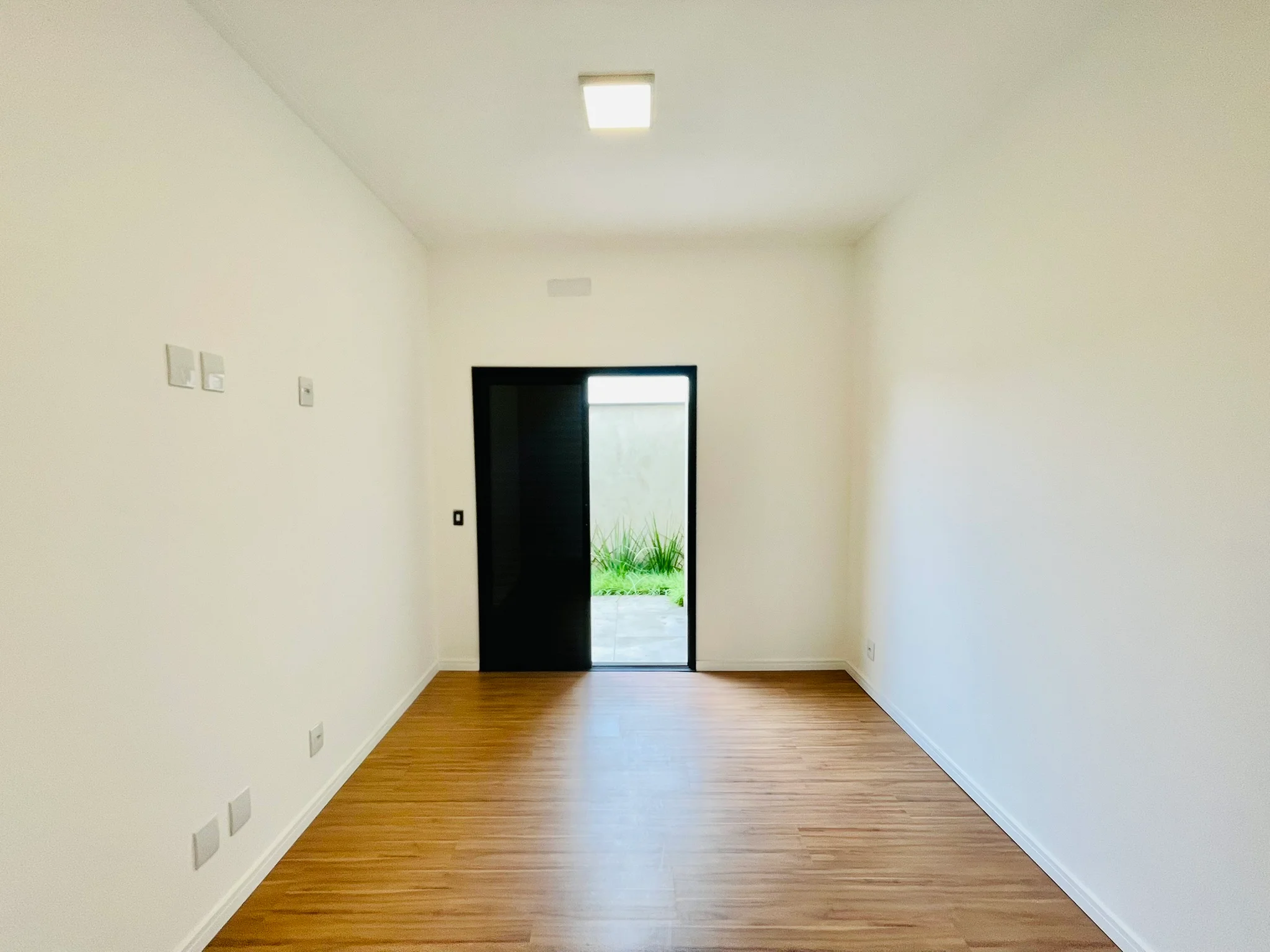 Casa à venda com 3 dormitórios no Condomínio Bosque da Imperatriz em Pindamonhangaba/SP. 