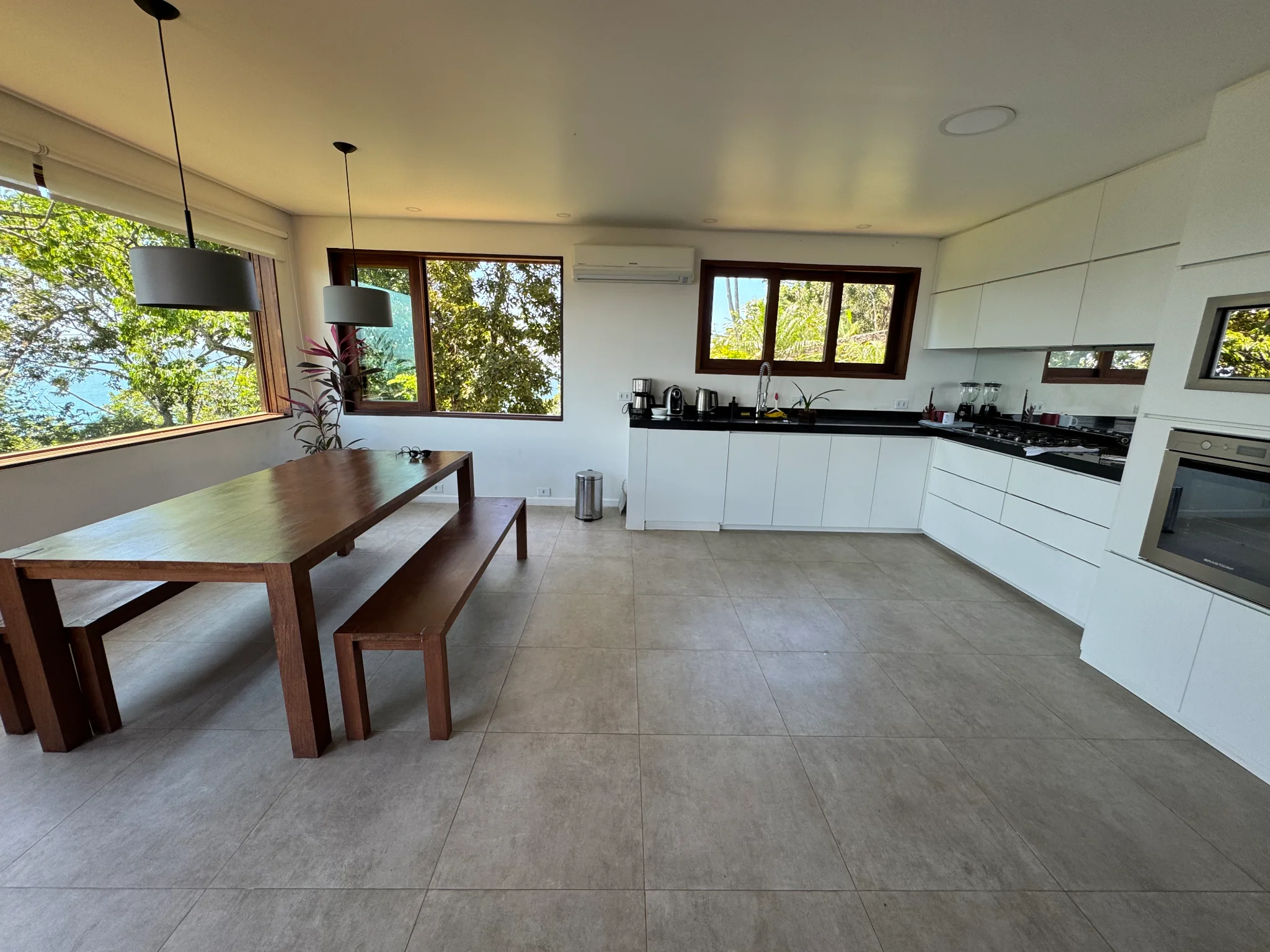 Casa à venda com 3 suítes no Condomínio Ponta das Toninhas em Ubatuba/SP. 