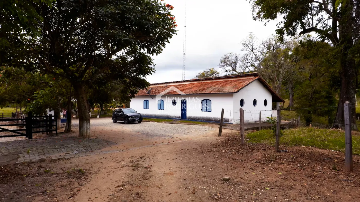 Fazenda à venda com 2.544 hectares em Santa Branca/SP.