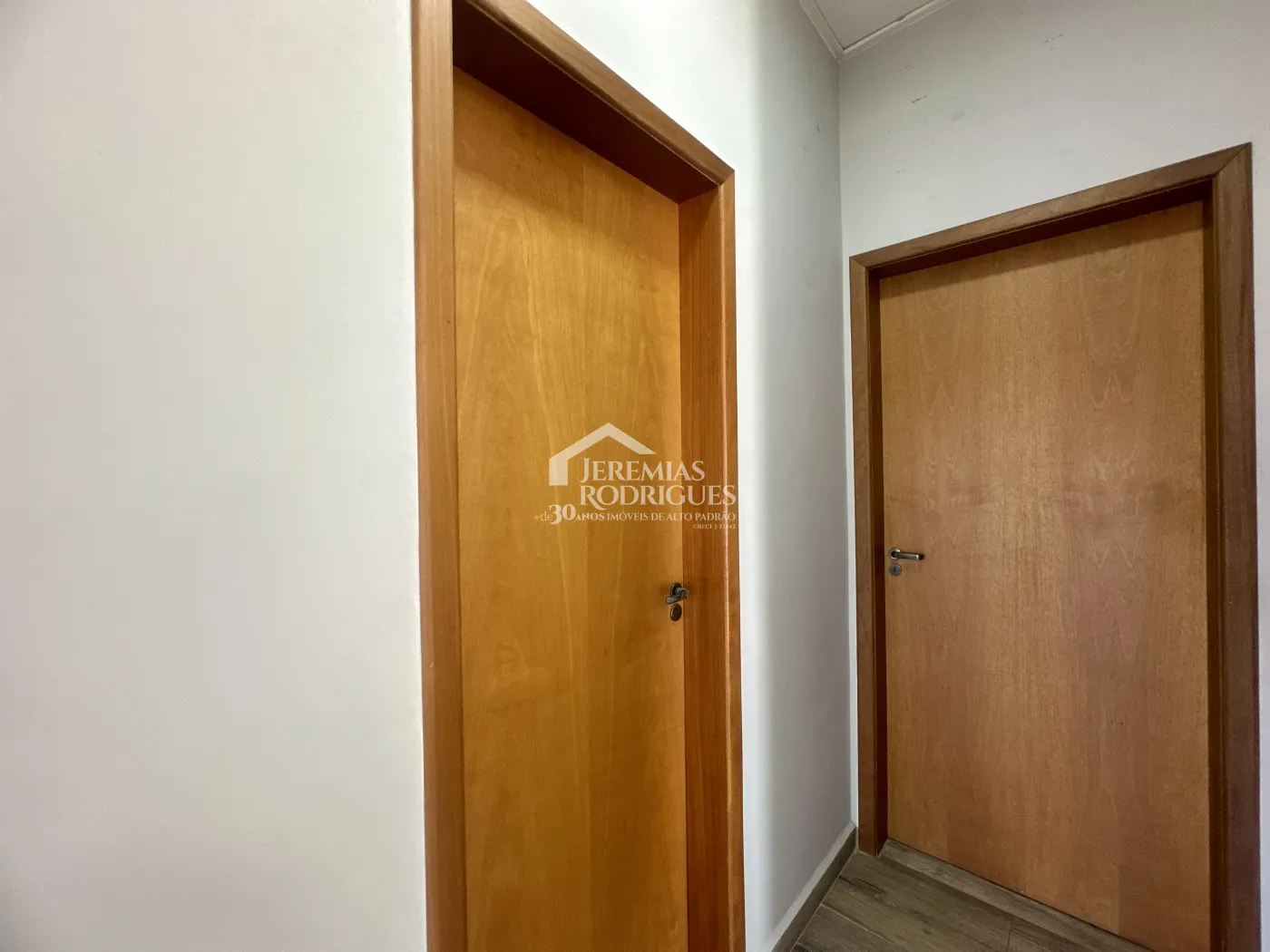 Casa para venda e locação com 3 dormitórios no Condomínio Tecoara em Taubaté/SP.