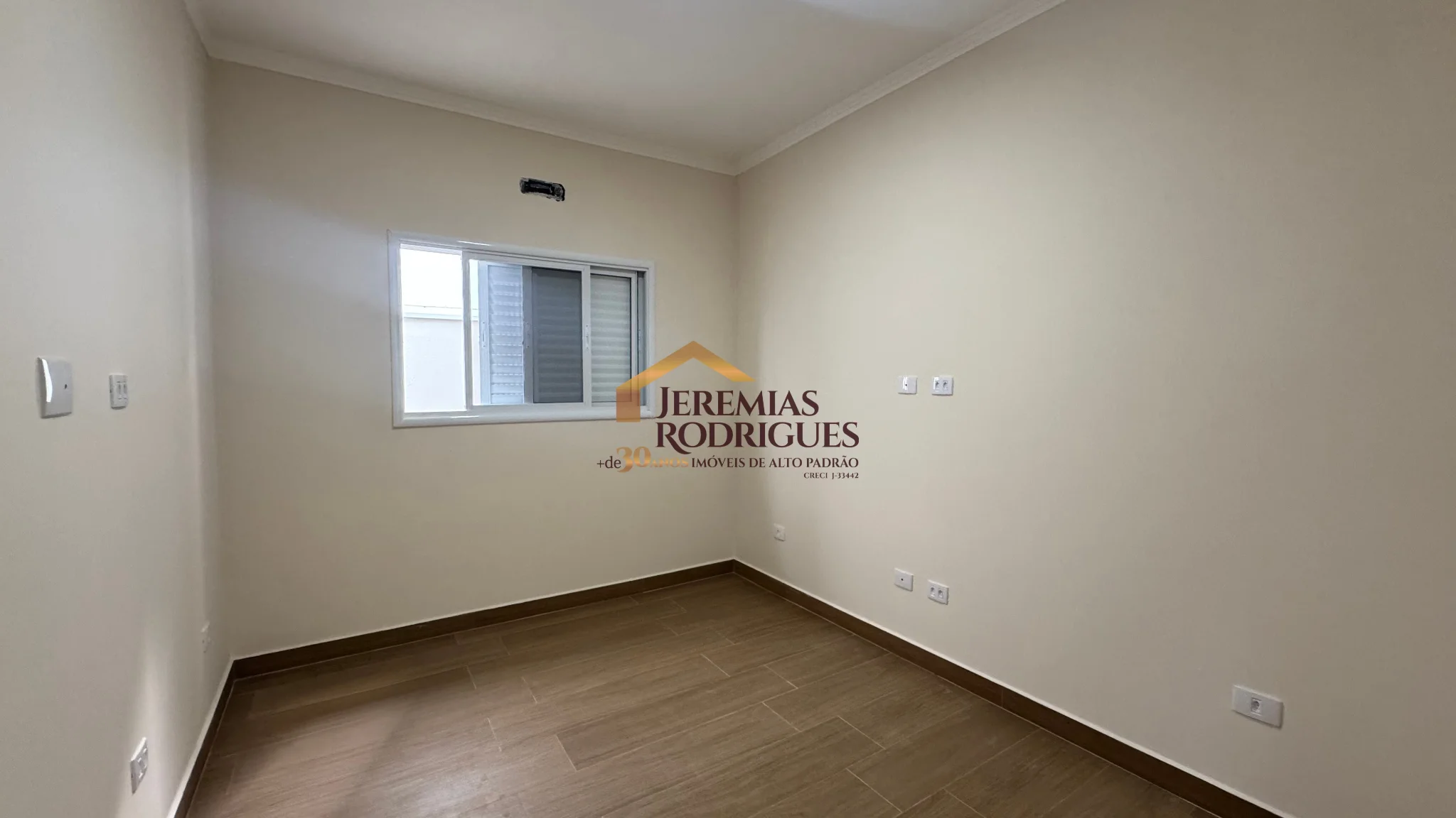 Casa à venda no Condomínio Residencial Laguna em Pindamonhangaba/SP.