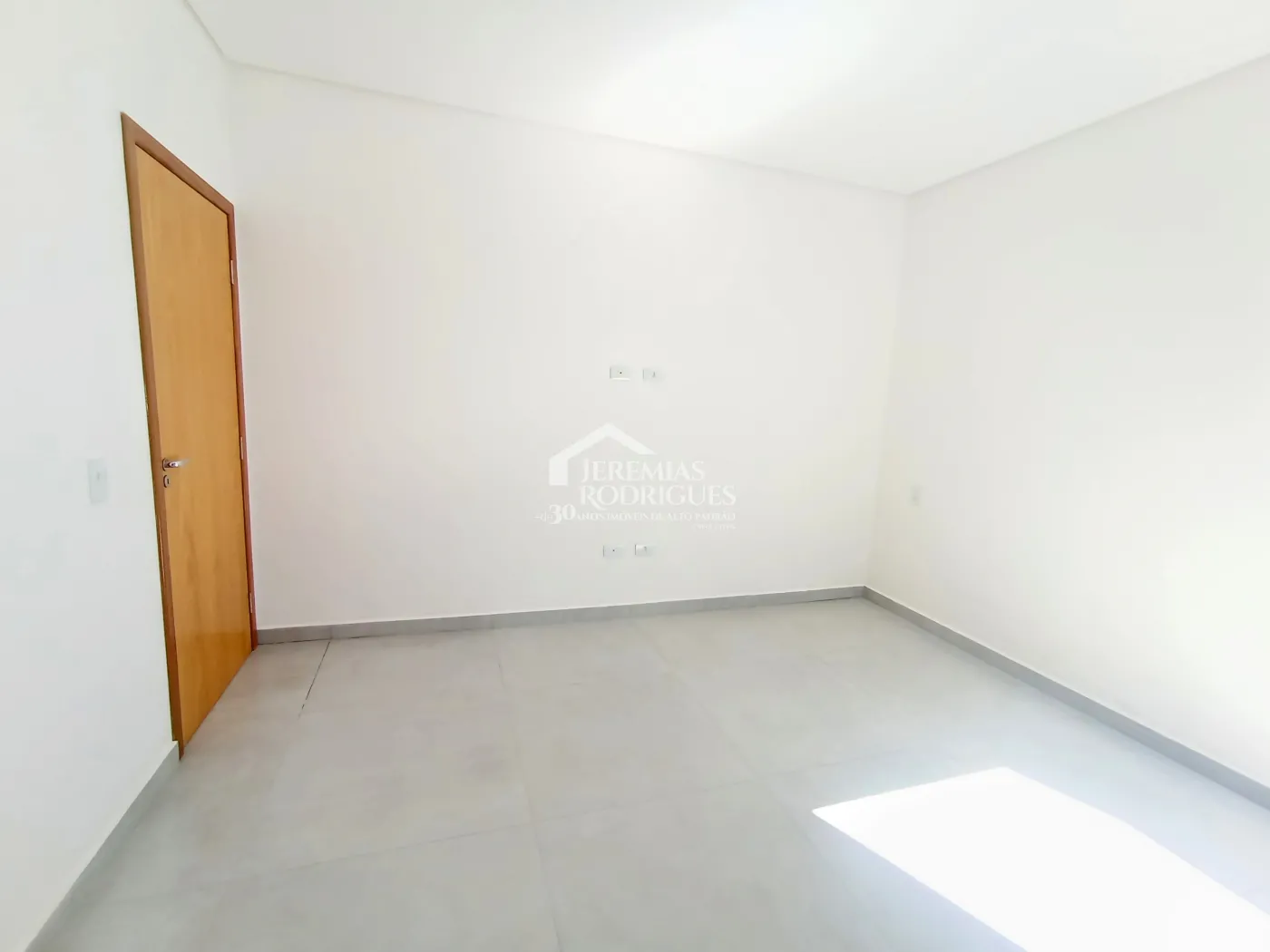 Casa à venda com 3 suítes no Condomínio Campos do Conde II em Tremembé/SP.