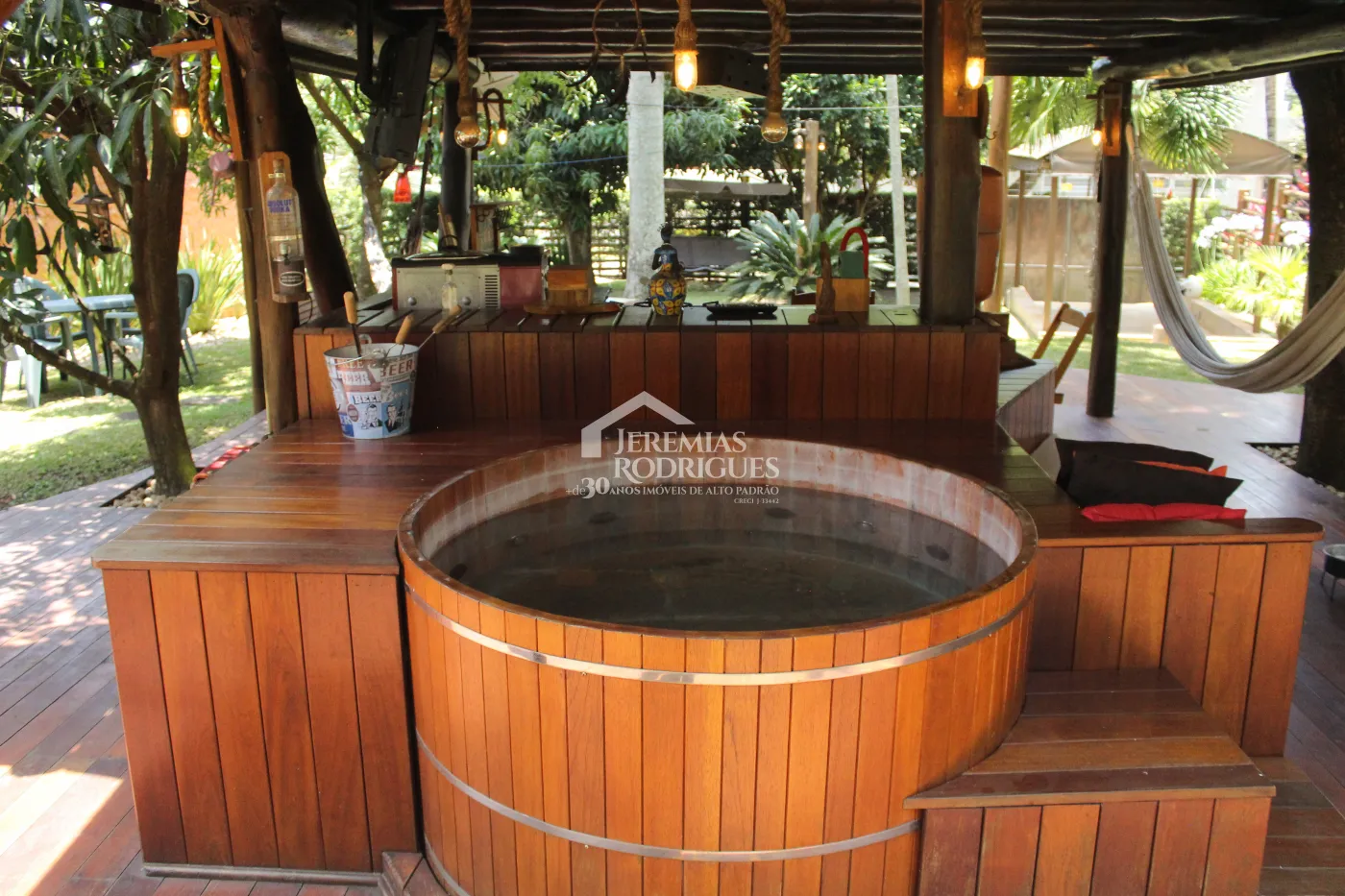 Casa para venda e locação com 5 dormitórios no Condomínio Taubaté Village em Taubaté/SP.