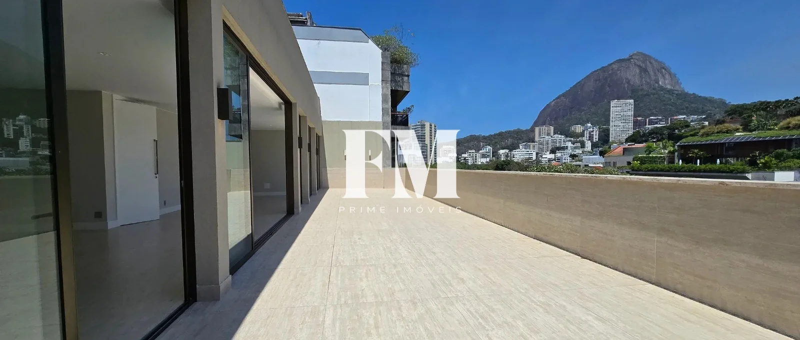 Cobertura linear, toda modernizada à venda no Leblon, São 460m², 4 suítes, vista indevassável! - foto 11
