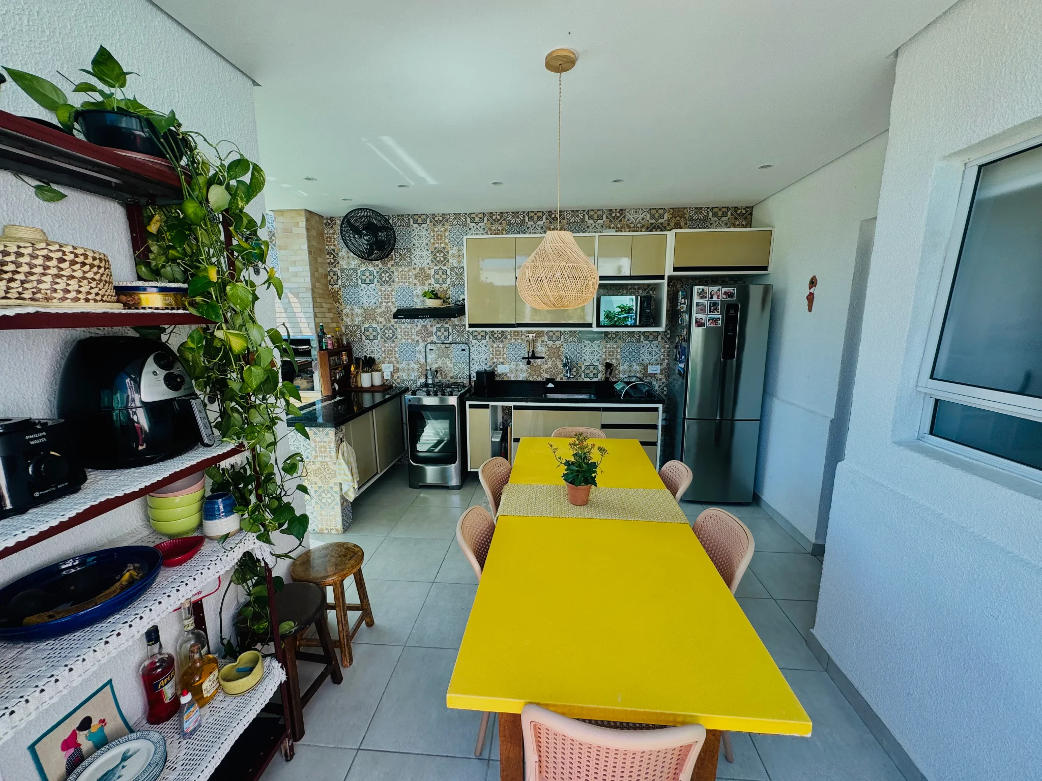 Apartamento à venda com 3 dormitórios no Condomínio Jardim das Palmeiras em Ubatuba/SP. 