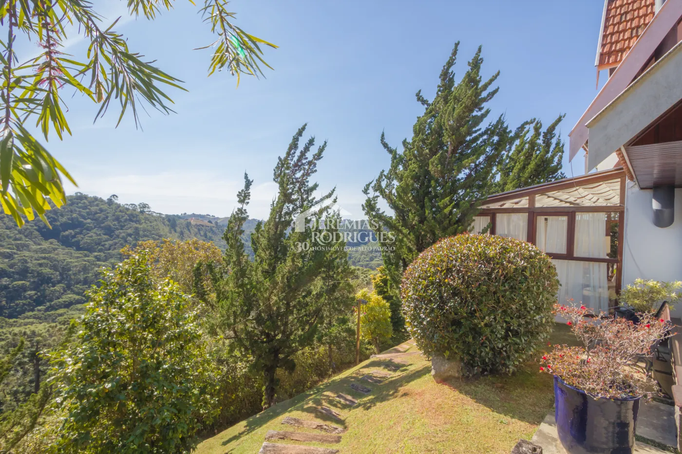 Casa com 3 suítes, 170 m² - Condomínio Jardim Monte Belo - Campos do Jordão/SP