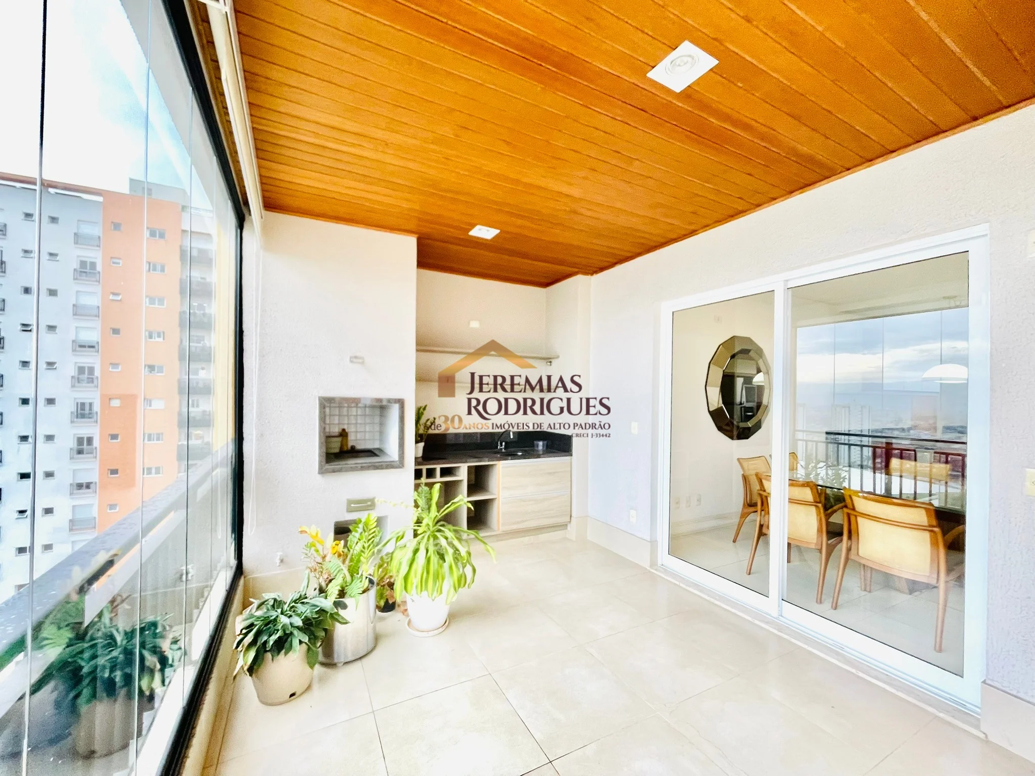 Apartamento Mobiliado para locação e venda no Condomínio Des Arts em Taubaté/SP.