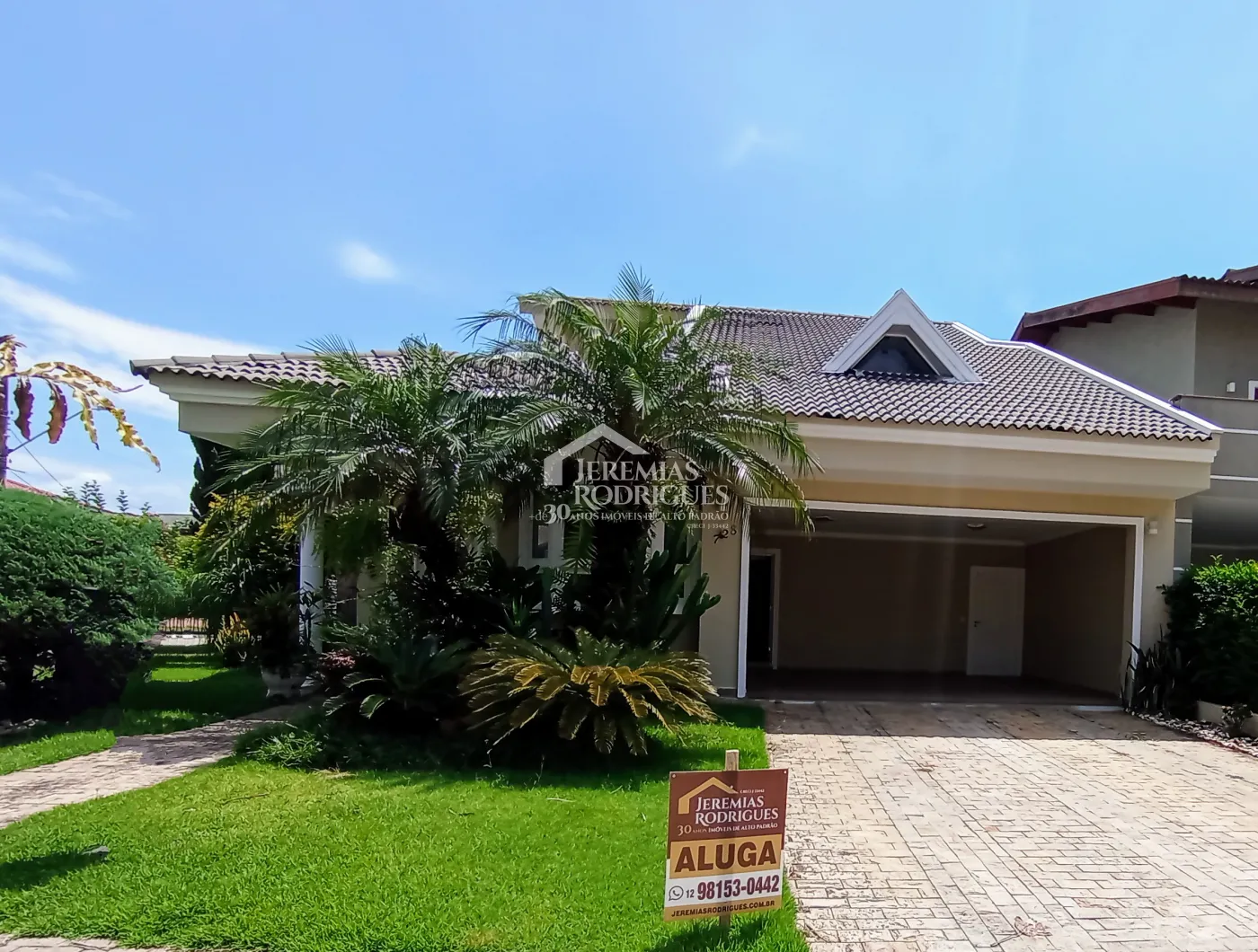 Casa para locação com 4 dormitórios no Condomínio Taubaté Village em Taubaté/SP.