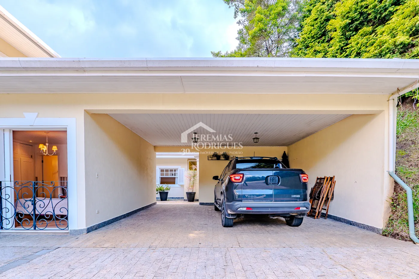 Casa com 6 suítes, 700 m² - Condomínio Vila Simonsen - Campos do Jordão/SP.