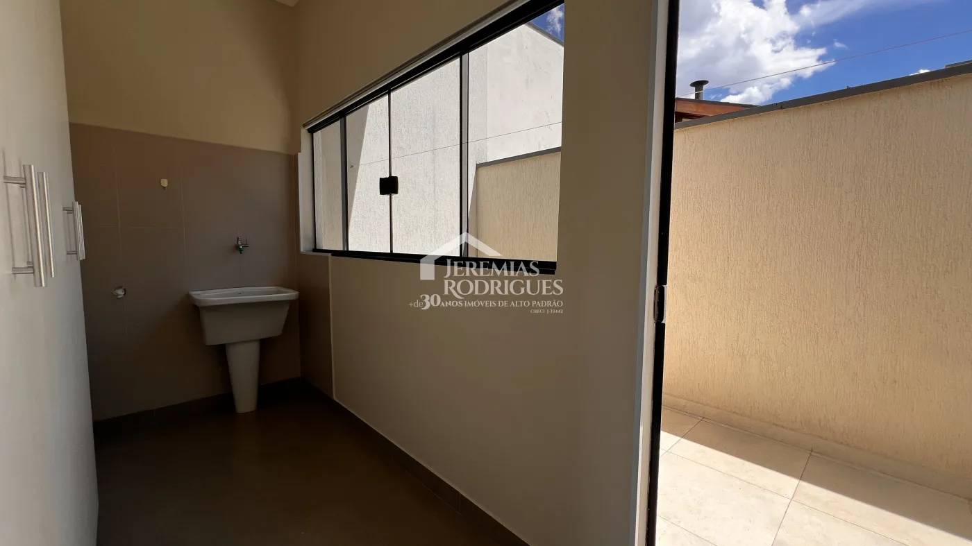 Casa à venda com 3 dormitórios no Condomínio Campos do Conde II em Tremembé/SP.