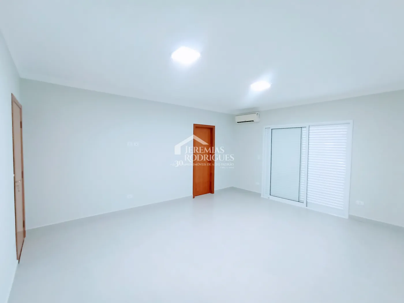 Casa à venda com 3 suítes no Condomínio Residencial Tecoara em Taubaté/SP