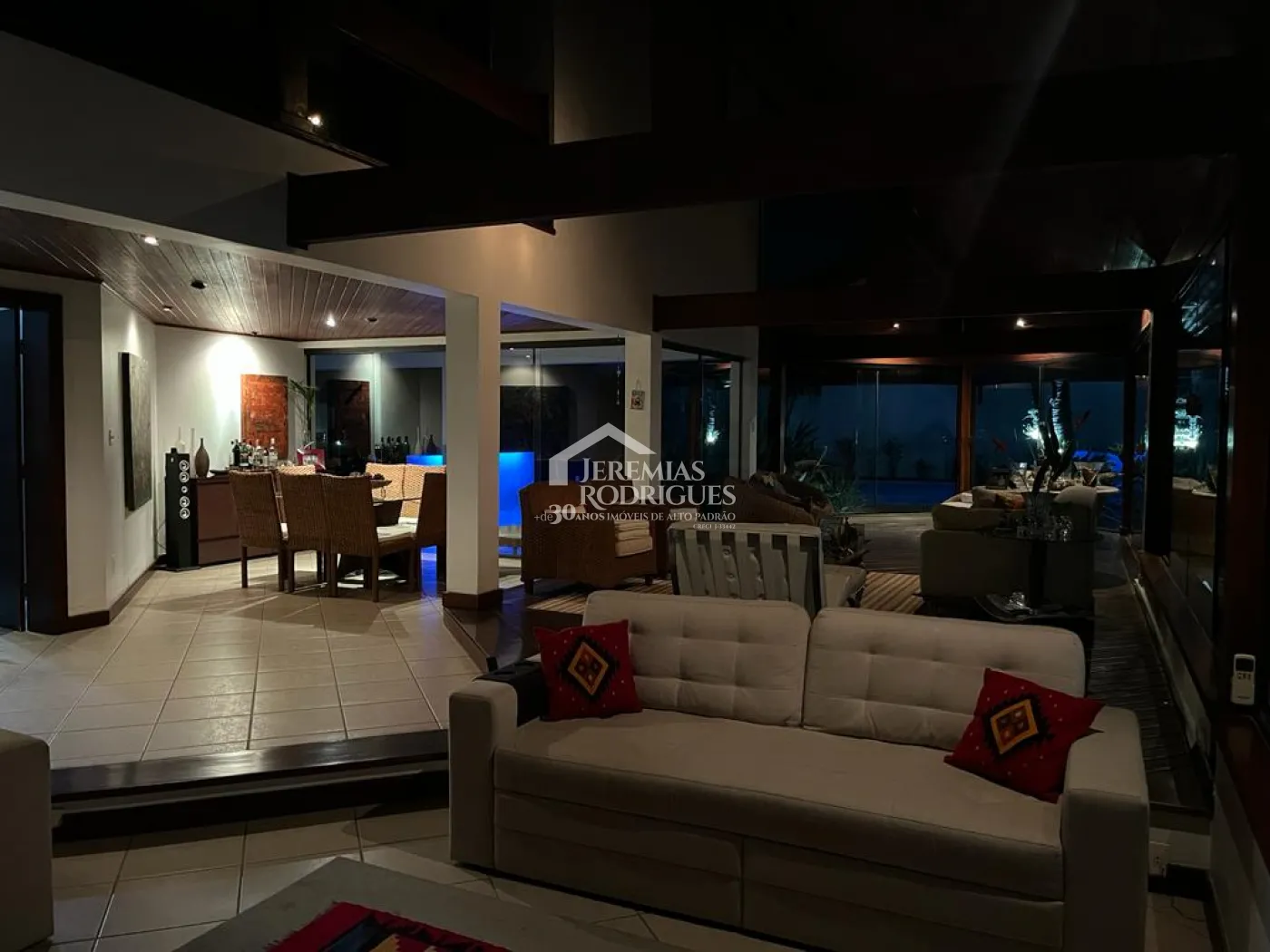Casa com 3 dormitórios, 480 m² - Jardim Residencial Doutor Lessa - Pindamonhangaba/SP.