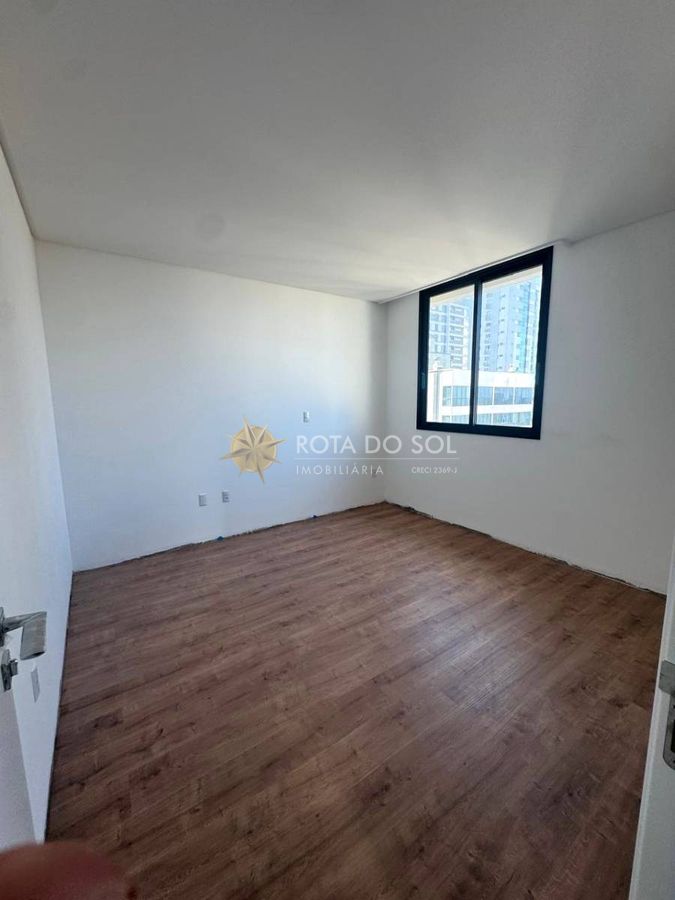 Aalborg Residence apartamento com 3 suítes e 2 vagas na Meia Praia