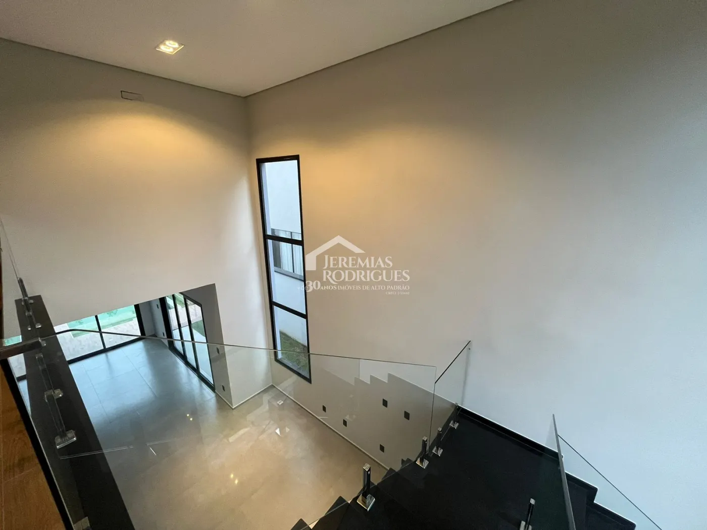 Casa assobradada à venda com 3 suítes no Condomínio Cyrela Landscape em Taubaté/SP.