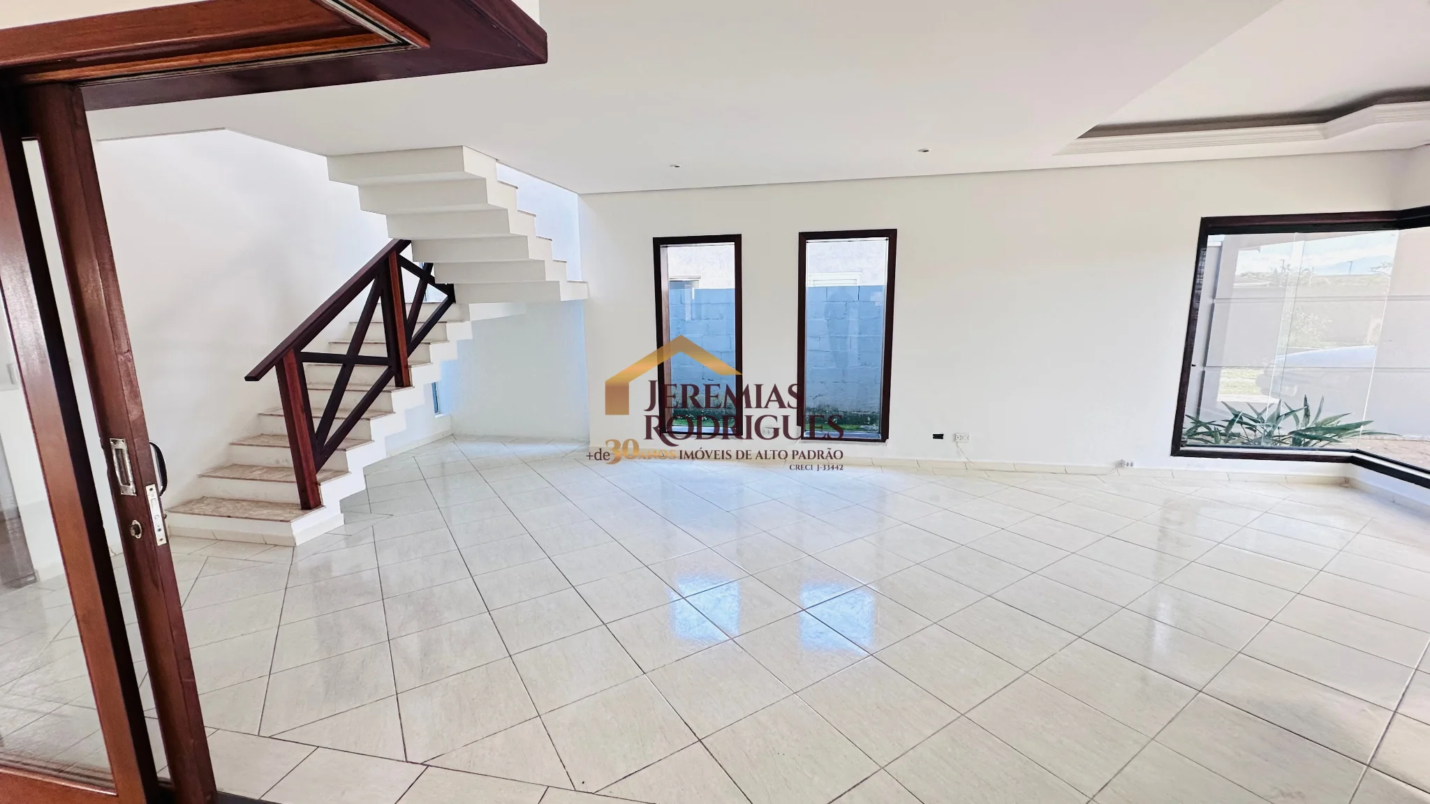 Casa para locação no Condomínio Real Ville em Pindamonhangaba/SP.