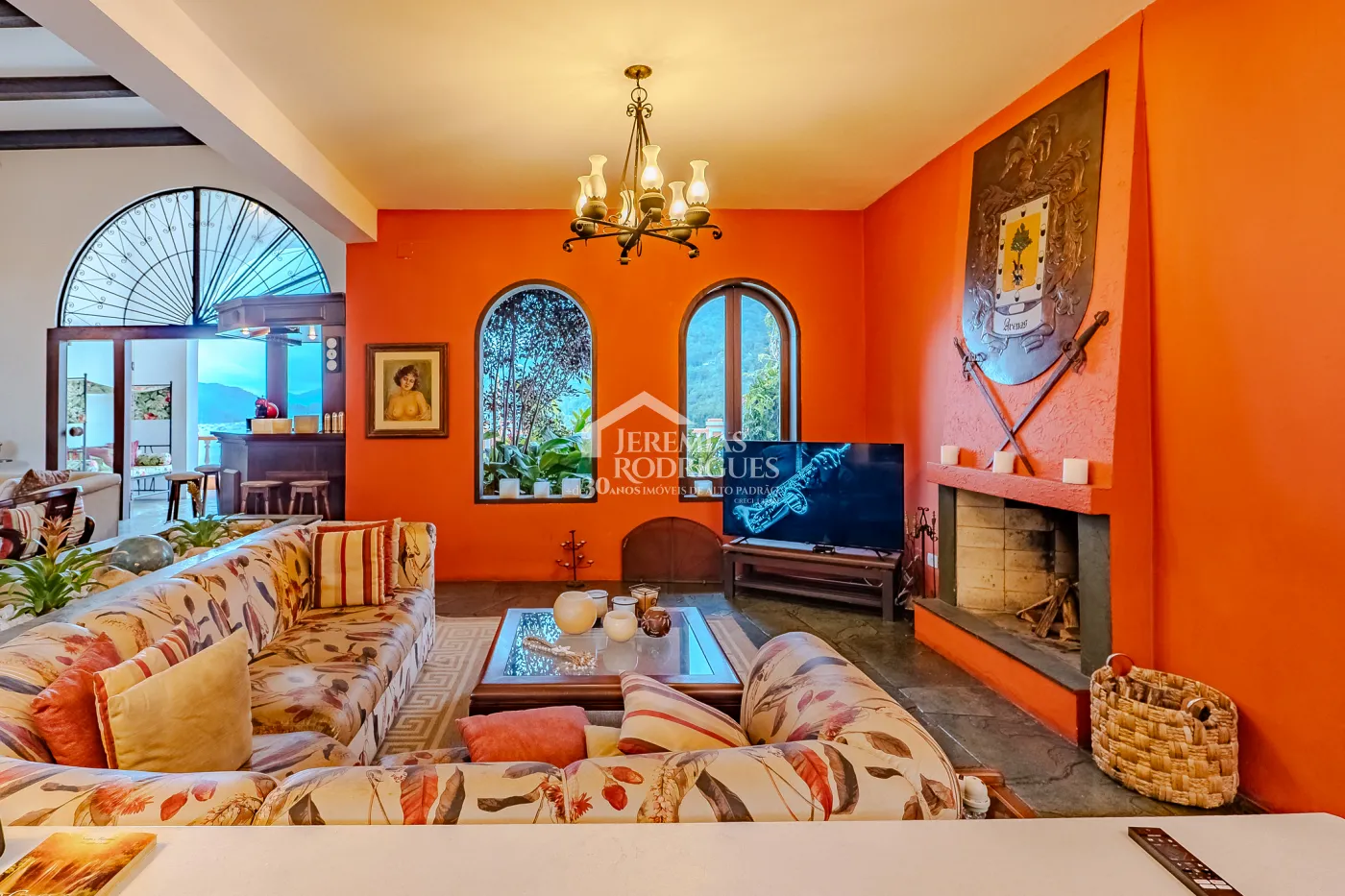 Mansão à venda com 7suítes no Condomínio Santa Rita em Ubatuba/SP.