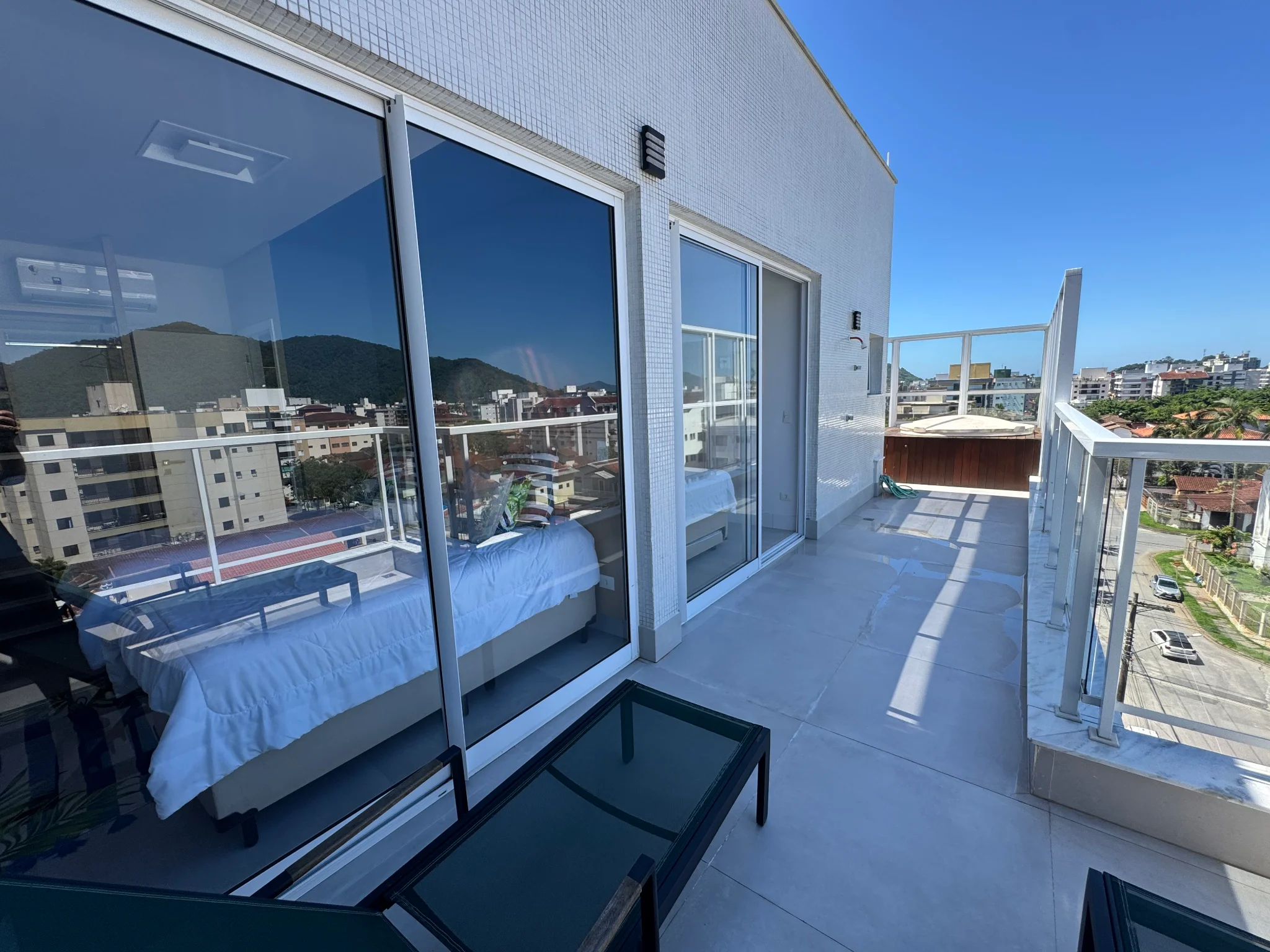 Cobertura à venda com 3 suítes, 177 m² no Condomínio Porto Damy em Ubatuba/SP. 