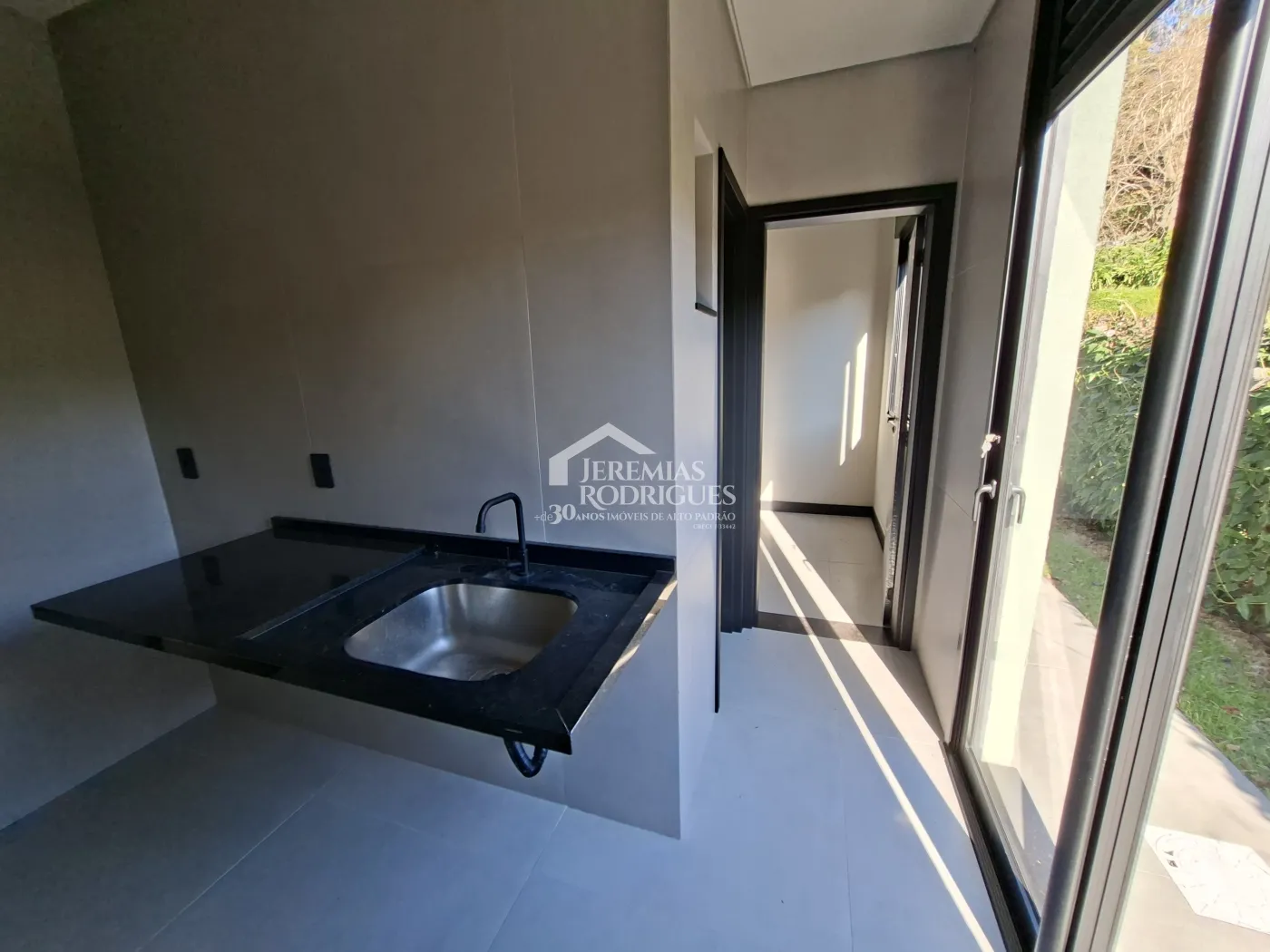 Casa à venda com 4 dormitórios, no Condomínio Parque da Mantiqueira em Santo Antônio do Pinhal/SP.