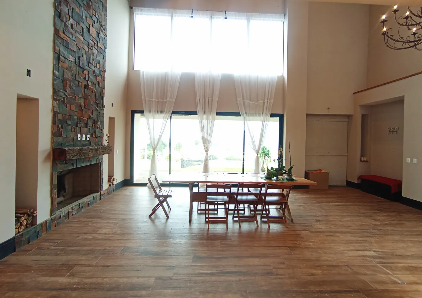 Casa à venda no Condomínio Village da Serra em Tremembé/SP. — foto 2