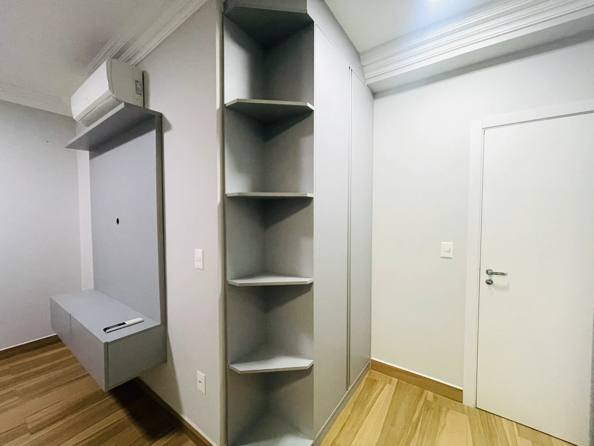 Apartamento à venda com 3 suítes no Condomínio Gran Terrace em Taubaté/SP. 