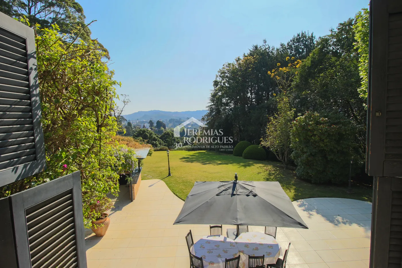 Sobrado com 6 suítes, 615 m² - Vila Inglesa - Campos do Jordão/SP.