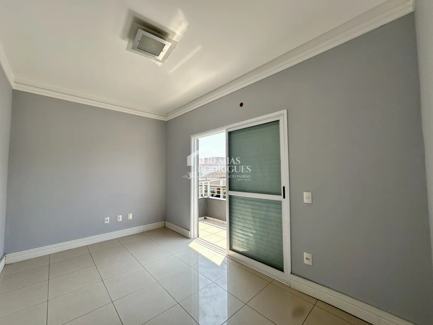 Sobrado com 3 dormitórios, 302 m2 - Condomínio Campos do Conde II - Tremembé/SP.