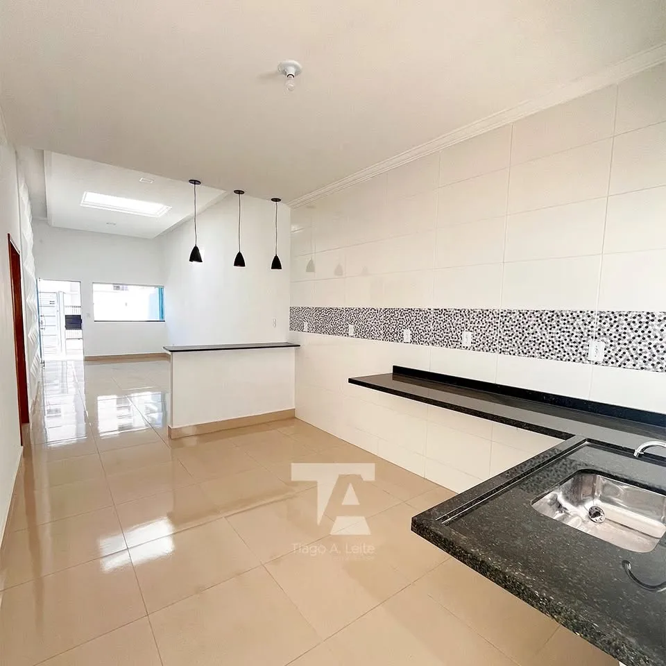 Casa à Venda com Suíte no Flamboyant, Pindamonhangaba | Design com Claraboia