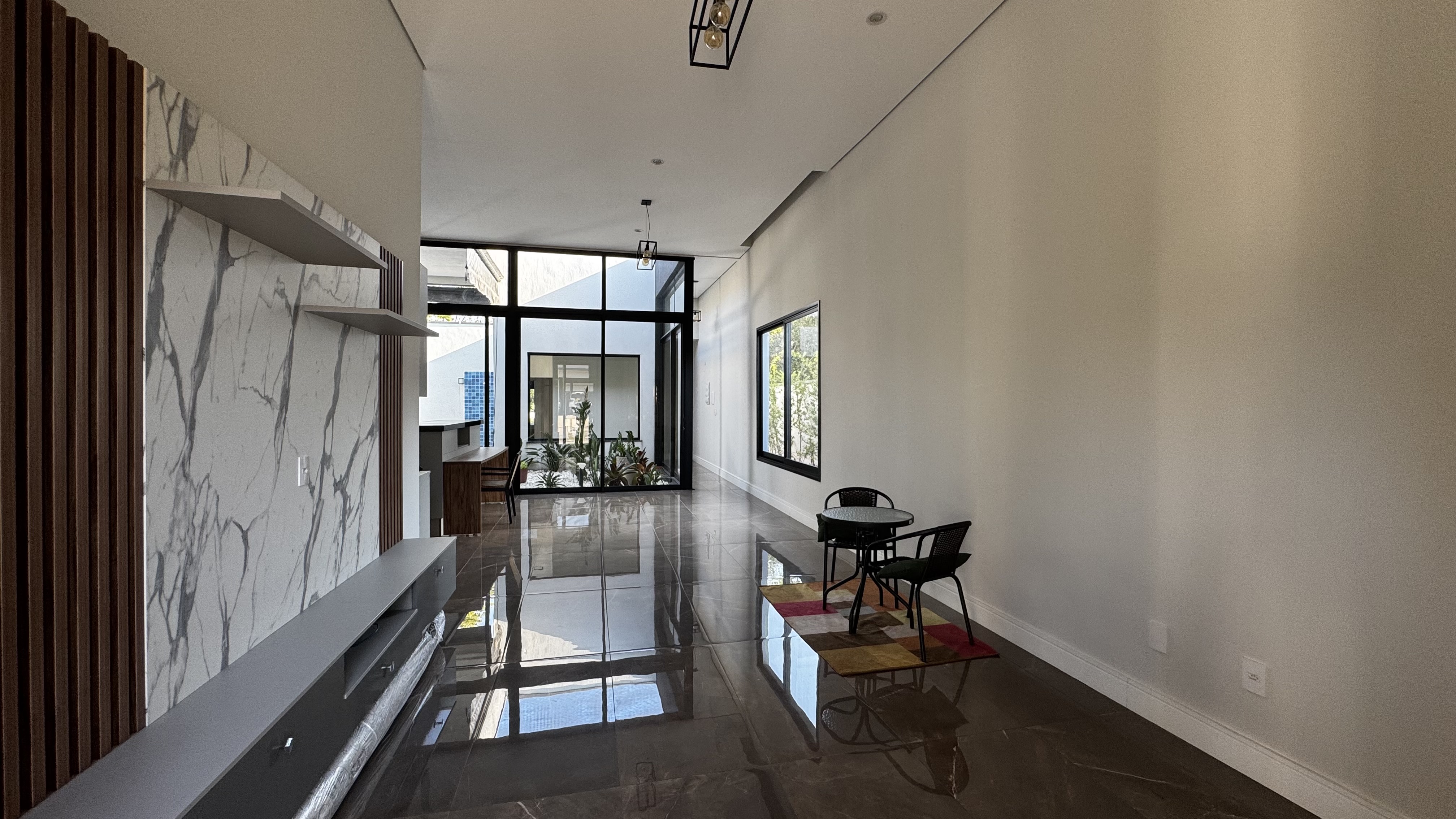 Casa para venda e locação com 3 suítes no Condomínio Reserva dos Lagos em Pindamonhangaba/SP.