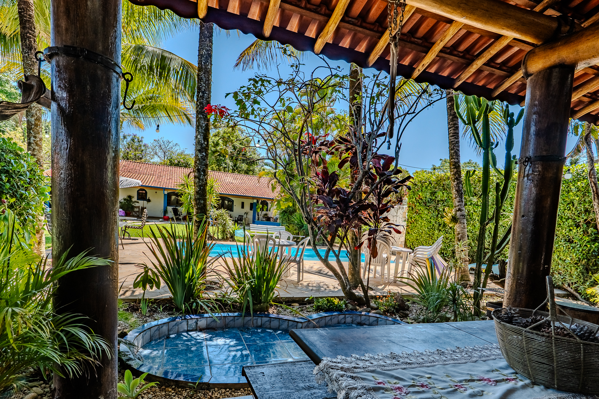 Casa à venda com 4 dormitórios no Condomínio Village Paineiras em Pindamonhangaba/SP.