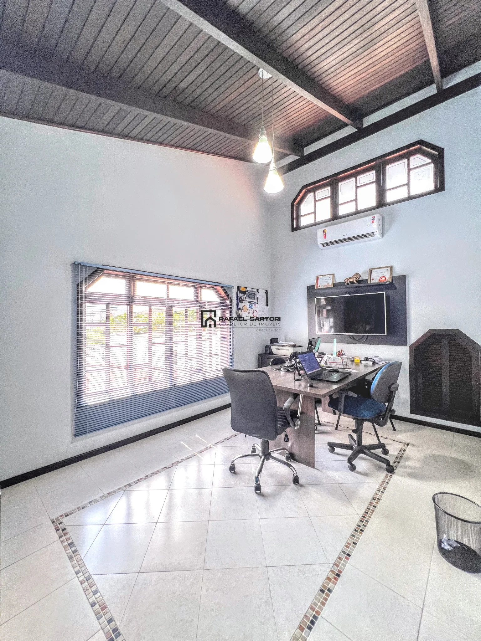 CASA COM AMPLO TERRENO BAIRRO NOVA BRASILIA 