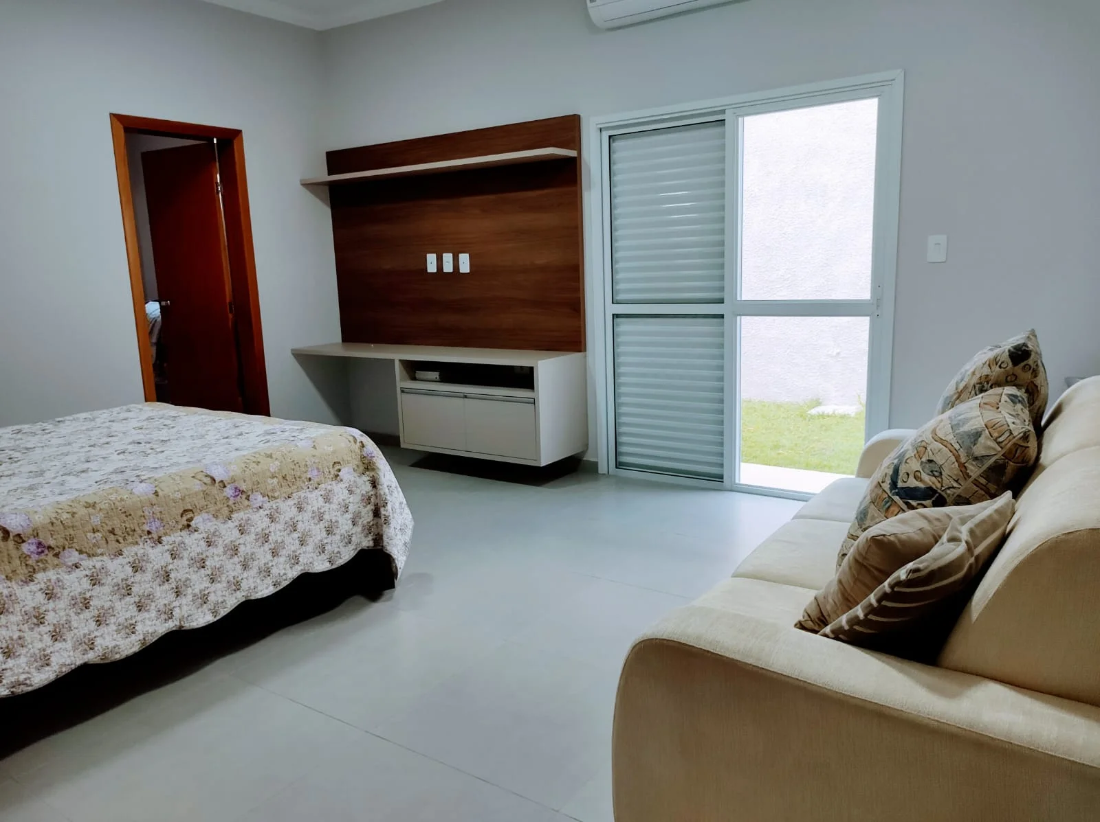 Casa à venda com 3 suítes no Residencial Vargas em Tremembé/SP. 
