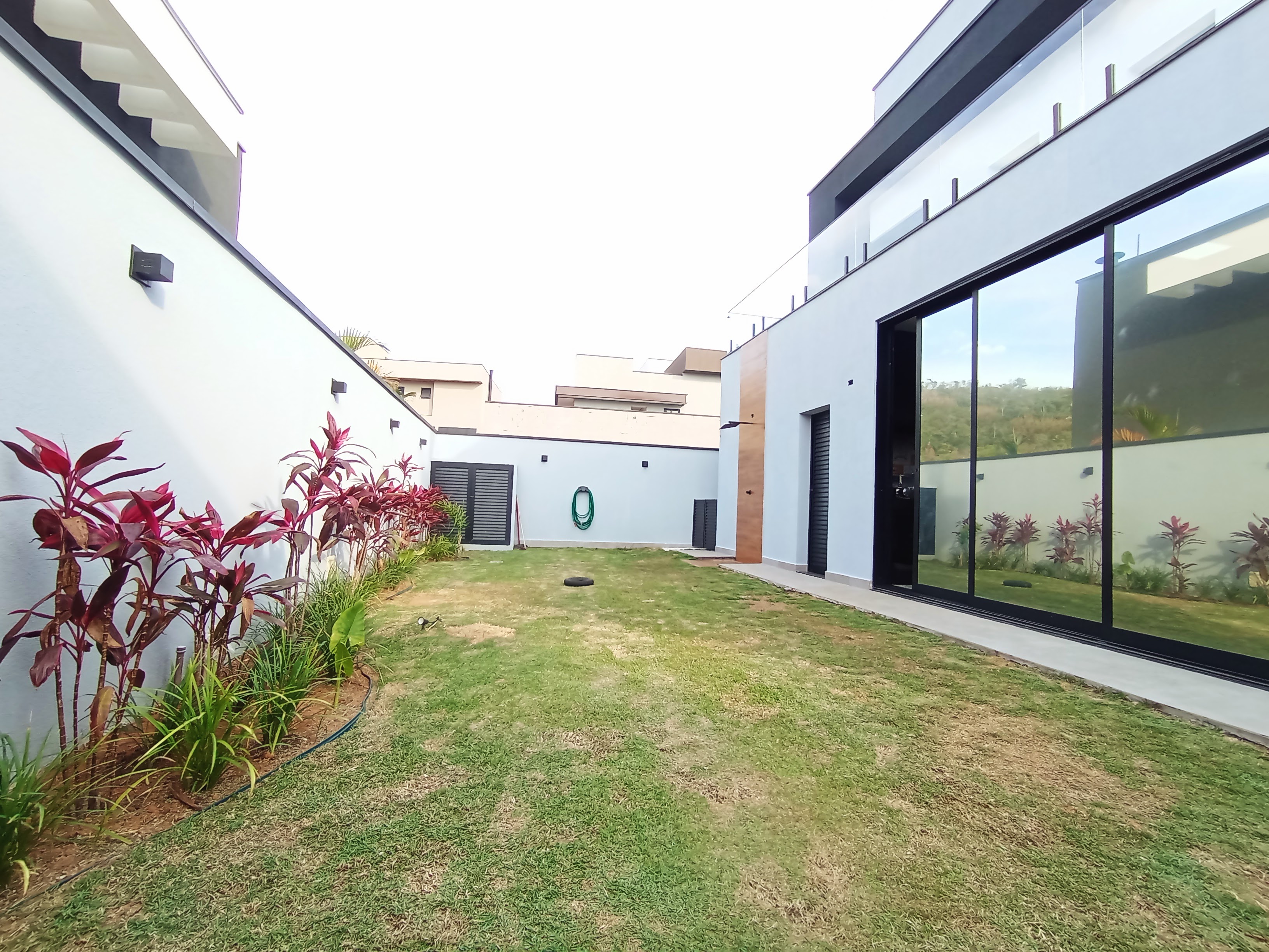 Casa à venda com 4 dormitórios no Condomínio Cyrela Landscape em Taubaté/SP.