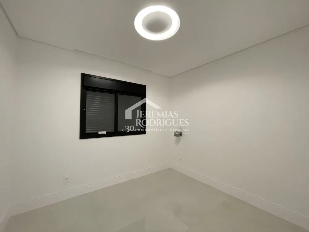 Apartamento com 3 suítes, 211 m² no Edifício Europa em Taubaté/SP