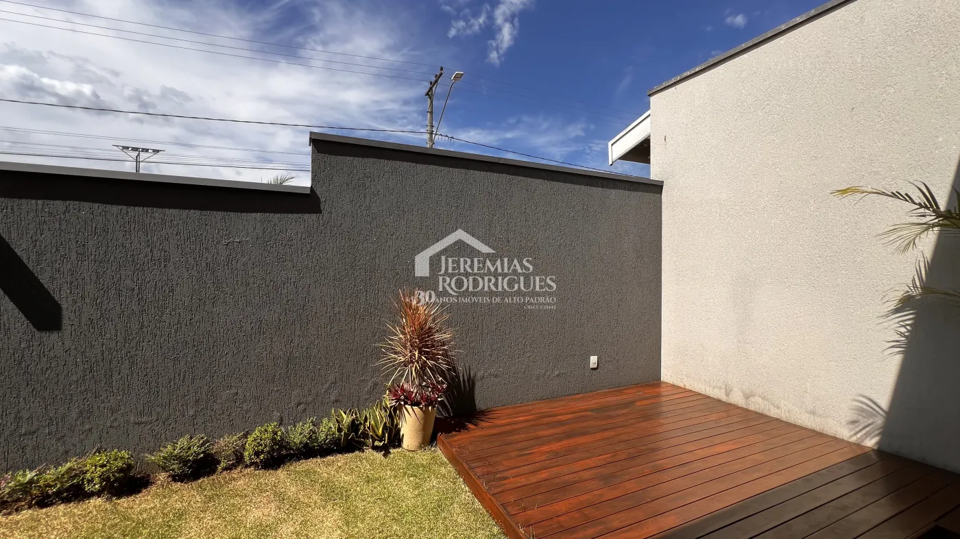 Casa à venda com 3 dormitórios no Condomínio Campos do Conde II em Tremembé/SP.