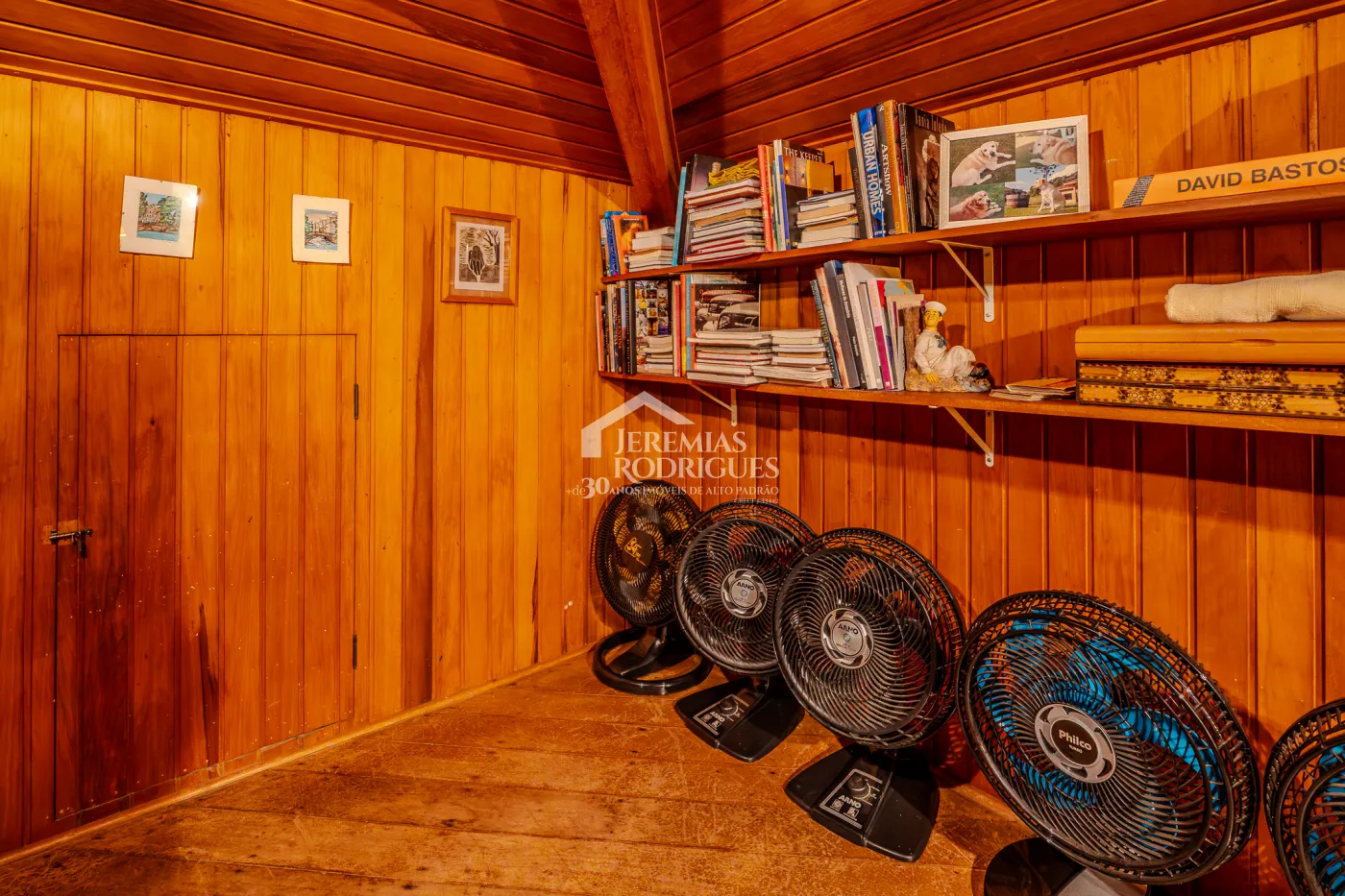 Casa de Campo à venda com 5 suítes no bairro Reinópolis em Santo Antônio do Pinhal/SP