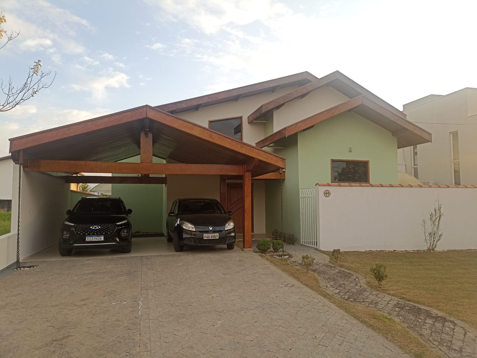 Casa à venda com 3 dormitórios no Condomínio Real Ville em Pindamonhangaba/SP.