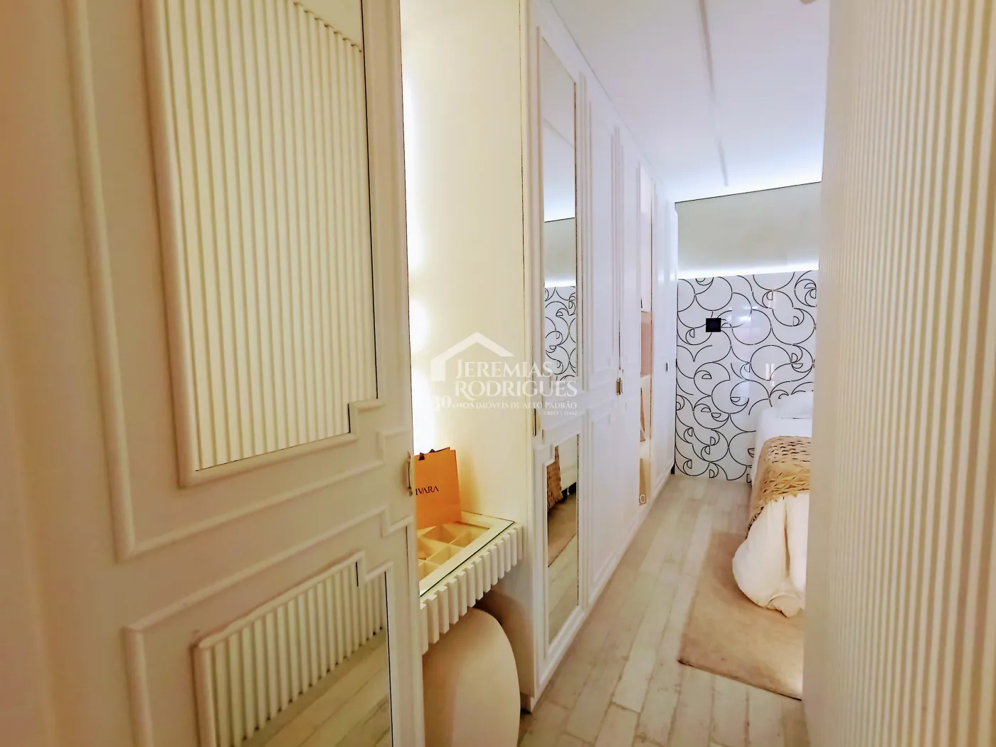 Apartamento à venda com 3 dormitórios, 117 m² no Condomínio Tríade Century Plaza em Taubaté/SP.
