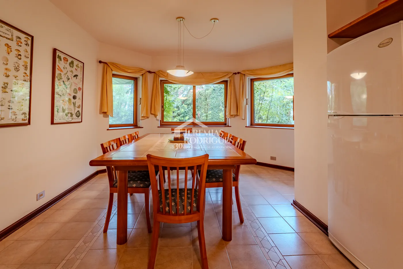 Casa com 4 suítes, 670 m² - Alto do Capivari - Campos do Jordão/SP.