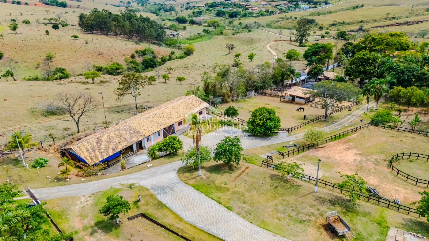 Sítio à venda em Caçapava/SP.